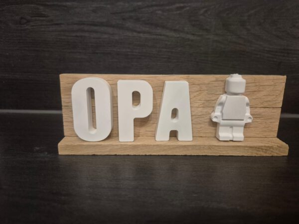 Schriftzug "OPA" auf Holz