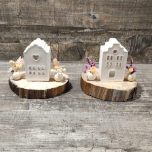 Minihäuser mit Holzscheibe