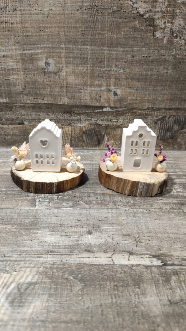 Minihäuser mit Holzscheibe